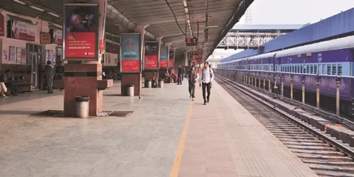 चालू घडामोडी : 08 ऑगस्ट 2023 2 दिल्लीहून पंतप्रधानांनी व्हिडिओ लिंकद्वारे 13 रेल्वे स्थानकांमध्ये अमृत भारत स्टेशन योजना सुरू केली.
